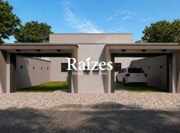 Casa · 75m² · 3 Quartos · 2 Vagas · Casa à venda no Jardim Brasília, em Uberlândia com 3 quartos sendo 1 suíte