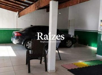 Casa · 250m² · 3 Quartos · 3 Vagas · Casa à venda em Uberlândia no Bairro Segismundo Pereira com 3 quartos sendo 1 suíte e gourmet