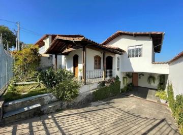Casa · 360m² · 3 Quartos · 4 Vagas · Casa duplex de 3 quartos sendo um dele com suíte em lote plano, na região do Brasileia em Betim.