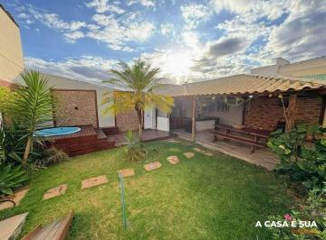 Casa · 360m² · 4 Quartos · Casa à venda com quatro quartos, sendo duas suítes, três vagas de garagem e espaço gourmet com pisci