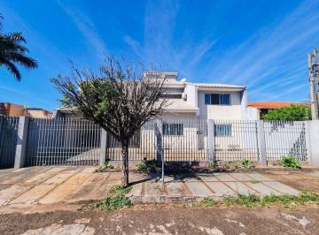 Casa · 337m² · 3 Quartos · 2 Vagas · Sobrado 3 quartos à venda no Bairro Aeroporto em Londrina.