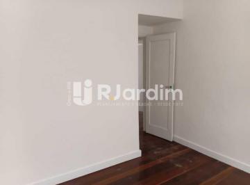Apartamento · 150m² · 3 Quartos · 1 Vaga · Apartamento reformado em Copacabana | 3 quartos, 1 suíte e 1 vaga