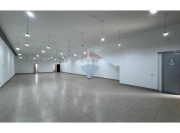 Comercial · 235m² · 1 Vaga · Sala Comercial para alugar em Jardim Santana de 235.00m² com 1 Garagem