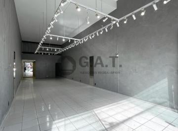 Foto 01 · Salão Comercial de 100m² para Locação no Centro de Votorantim-SP: A Oportunidade que Você Estava Pro