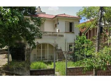 Casa · 335m² · 3 Quartos · 1 Vaga · Casa de esquina no bairro Rio Branco