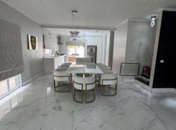 Casa · 282m² · 3 Quartos · 4 Vagas · Casa de Condomínio para venda e aluguel em Morada Dos Pinheiros (aldeia Da Serra) de 282.00m² com 3 