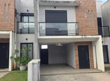 Casa · 144m² · 3 Quartos · 2 Vagas · Casa de Condomínio para alugar em Chácaras Silvania de 144.00m² com 3 Quartos, 3 Suites e 2 Garagens