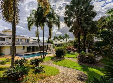 Casa · 814m² · 5 Quartos · 8 Vagas · Uma casa que dá bons motivos para cancelar os planos lá fora.