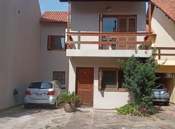 Casa · 197m² · 3 Quartos · 2 Vagas · Sobrado diferenciado com 3 dormitórios com sacada, no Bairro Guarujá.