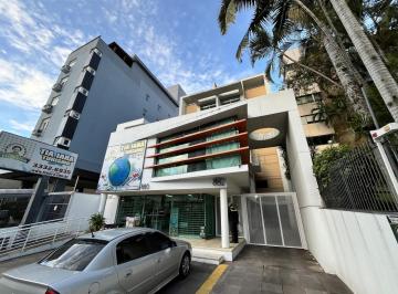 Fachada · Apartamento de um quarto e duas vagas de garagem no bairro Auxiliadora em POA