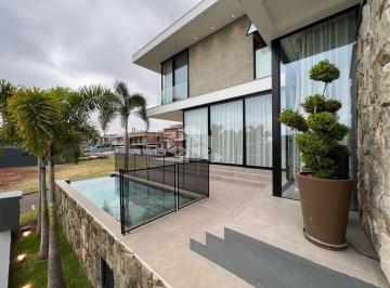 Casa · 417m² · 3 Quartos · 3 Vagas · Casa de altíssimo padrão com 3 suítes, piscina e cinema em condomínio fechado no bairro Carneiros em