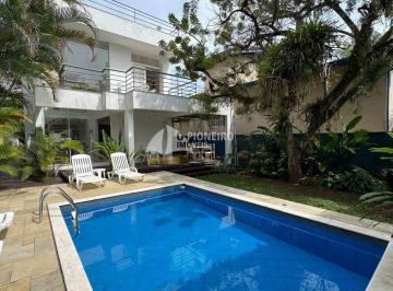 Casa · 240m² · 4 Quartos · 6 Vagas · Casa com 4 suítes a 50m da praia de Barra do Una