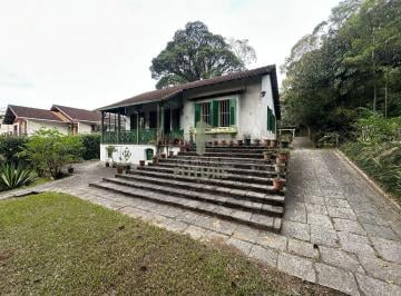 Casa · 115m² · 3 Quartos · 15 Vagas · Espaçõ comercial para alugar no Bairro do Alto, Teresópolis/RJ.