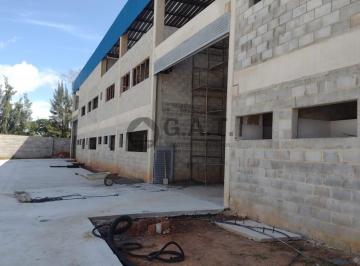 Foto 01 · Galpão Comercial para Locação em Aracoiaba da Serra-SP, Bairro Primavera: 1 Sala, 3 Banheiros, 8 Vag