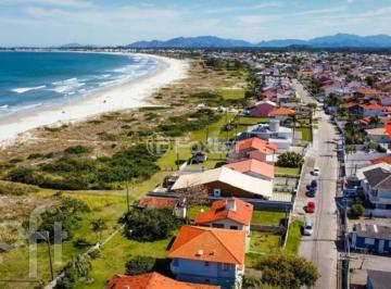 870360dd · Casa, 4 dormitórios, 160 m², em Praia do Meio (Ens Brito)
