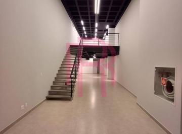 Comercial · 145m² · 4 Vagas · Sala comercial com mezanino para locação em Balneário Camboriú.