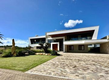 Apartamento · 1200m² · 6 Quartos · 2 Vagas · Sobrado de cinema no condomínio Velas da Marina