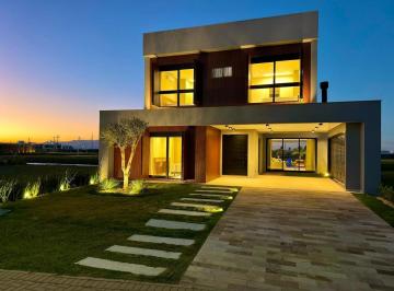 Apartamento · 252m² · 4 Quartos · 2 Vagas · BEIRA LAGO