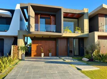 Apartamento · 219m² · 4 Quartos · 2 Vagas · Casa 4 suítes com piscina - Condomínio Sunset, Xangri-lá