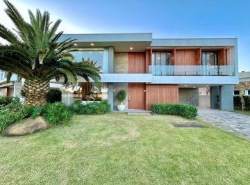 Apartamento · 573m² · 6 Quartos · 2 Vagas · Sobrado Beira Lago, mobiliado e decorado com 05 suítes e piscina