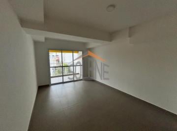 Foto 01 · Studio para locação, Bela Vista, Osasco, banheiro com box de vidro e gabinete, varanda, excelente lo