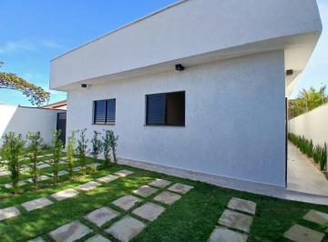 c896bdcc-574f-4661-9844-361b3f361bbf.jpg · Casa com 3 dormitórios piscina próximo à praia no bairro Cibrate…