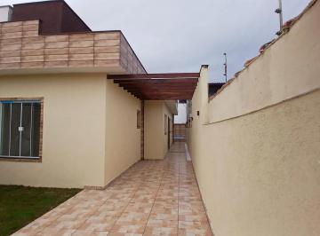 f3b52a27-5e85-4fe9-9265-e831f4a95d4a.jpg · Casa com 2 dormitórios próximo à praia no bairro Parque Augustus