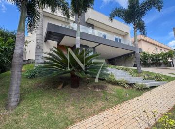 Casa · 551m² · 4 Quartos · 6 Vagas · Sobrado de Alto Padrão com 4 Suítes, Área gourmet e Piscina! Condomínio Figue...