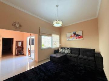 Casa · 200m² · 3 Quartos · Casa para alugar em Centro de 200.00m² com 3 Quartos e 2 Suites