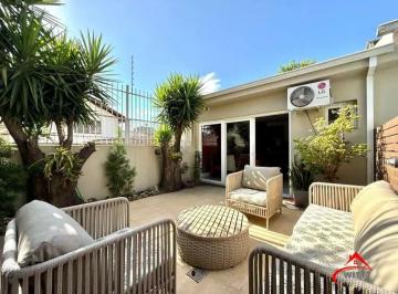 Casa · 209m² · 3 Quartos · 2 Vagas · Casa com Quintal e Espaço Gourmet no Jardim Sabará