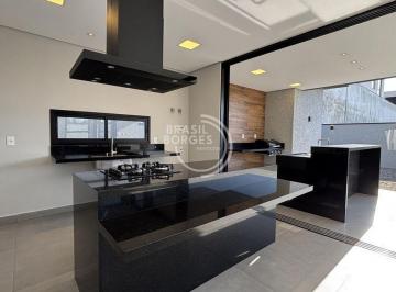 Casa · 302m² · 3 Quartos · 4 Vagas · Alto Padrão no Alphaville Castello: 3 Suítes, Espaço Gourmet Integrado e SPA Incluso
