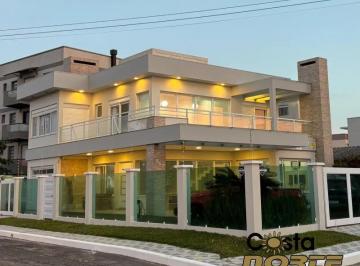 Casa · 257m² · 3 Quartos · 2 Vagas · Sobrado de Alto Padrão a Poucos Metros do Mar em Tramandaí