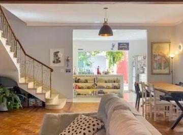 Casa · 288m² · 4 Quartos · 2 Vagas · Casa sobrado à venda com 300 m², 4 quartos, quintal e 2 vagas no Ipiranga, São Paulo.