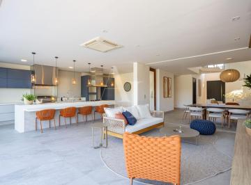 Casa · 365m² · 3 Quartos · 4 Vagas · Casa Alto Padrão mobiliada à venda com 3 suítes