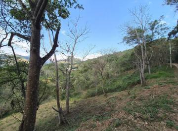 Casa · 1572m² · Lote em Bairro Residencial com Vista Aberta e Fácil Acesso