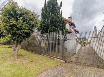 1 · Casa com 5 dormitórios e amplo terreno no Mercês