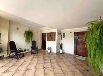 Imagem Principal · Sobrado à venda no Jardim Petrópolis Encantador sobrado com 3 dormitórios, todos equipados com armár