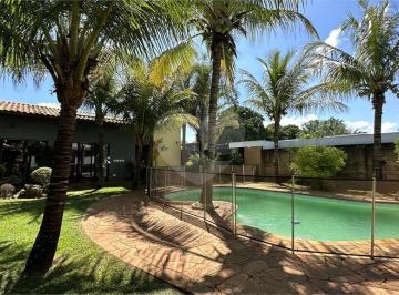 Imagem Principal · Casa em Condomínio Fechado com 4 suítes e área de lazer completa.