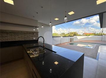 Imagem Principal · Casa a venda com 3 quartos e piscina -