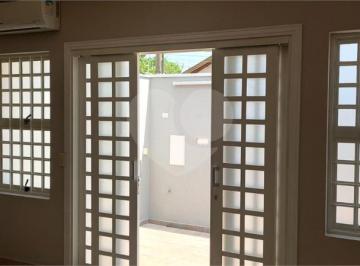 Imagem Principal · Casa a venda com 3 quartos e 1 suíte na Vila Independência.