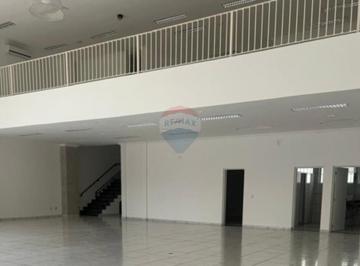 Comercial · 403m² · 4 Vagas · REMAX ALUGA Loja / Salão / Ponto Comercial com 403 m² de área útil, sendo 200 m² de vão livre no tér