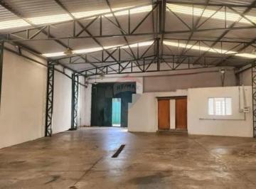 Comercial · 380m² · 2 Quartos · 3 Vagas · REMAX ALUGA Barracão/Galpão Comercial, 380 m² de área coberta, amplo vão livre, escritório, lavabo, 