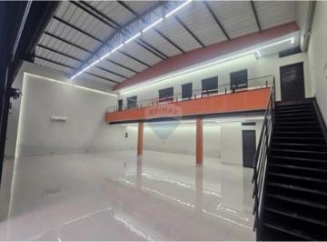 Comercial · 240m² · 5 Vagas · RE/MAX ALUGA Galpão Comercial Jardim Nova Europa Campinas/SP R$ 12.000,00