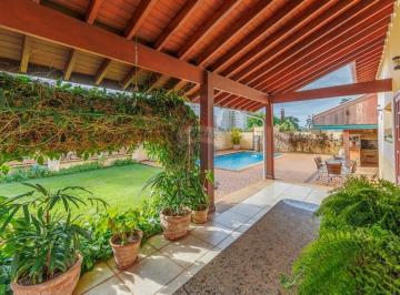 Casa · 450m² · 5 Quartos · 4 Vagas · REMAX vende casa com 5 quartos, sendo 04 suítes - uma SUÍTE TÉRREA e outra master c/ banheira e clos