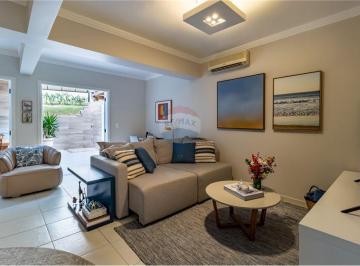 Casa · 151m² · 3 Quartos · 2 Vagas · RE/MAX VENDE casa em Condomínio Fechado, na região do Parque Ecológico, com 3 dormitórios, 1 suíte, 