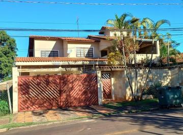 Casa · 341m² · 4 Quartos · 2 Vagas · RE/MAX VENDE CASA TÉRREA COM MEZANINO 3 DORMITÓRIOS 1 SUITE + ESCRITÓRIO E ÁREA GOURMET R$ 898.000,0