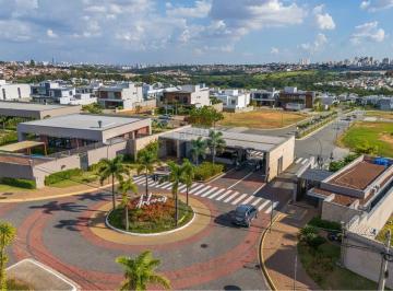 Terreno · 438m² · RE/MAX vende lote de 438 m² no Residencial Arborais, em localização privilegiada dentro do condomíni
