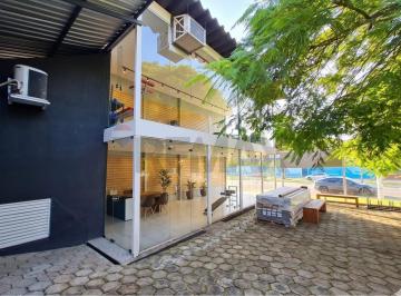 Comercial · 253m² · RE/MAX VENDE Galpão Comercial de 300 m2, com esquina na Av. dos Bandeirantes e vista para o Aeroport