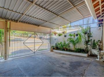 Casa · 64m² · 3 Quartos · 3 Vagas · RE/MAX Vende Casa no Residencial Campina Verde - 3 quartos, sendo 1 suíte, 2 banheiros no total.