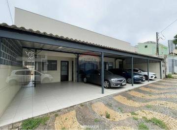 Casa · 179m² · 4 Quartos · 2 Vagas · RE/MAX VENDE Casa Térrea com 252 m² de terreno, 179 m² de construção, 3 quartos, sala, 2 vagas e edí